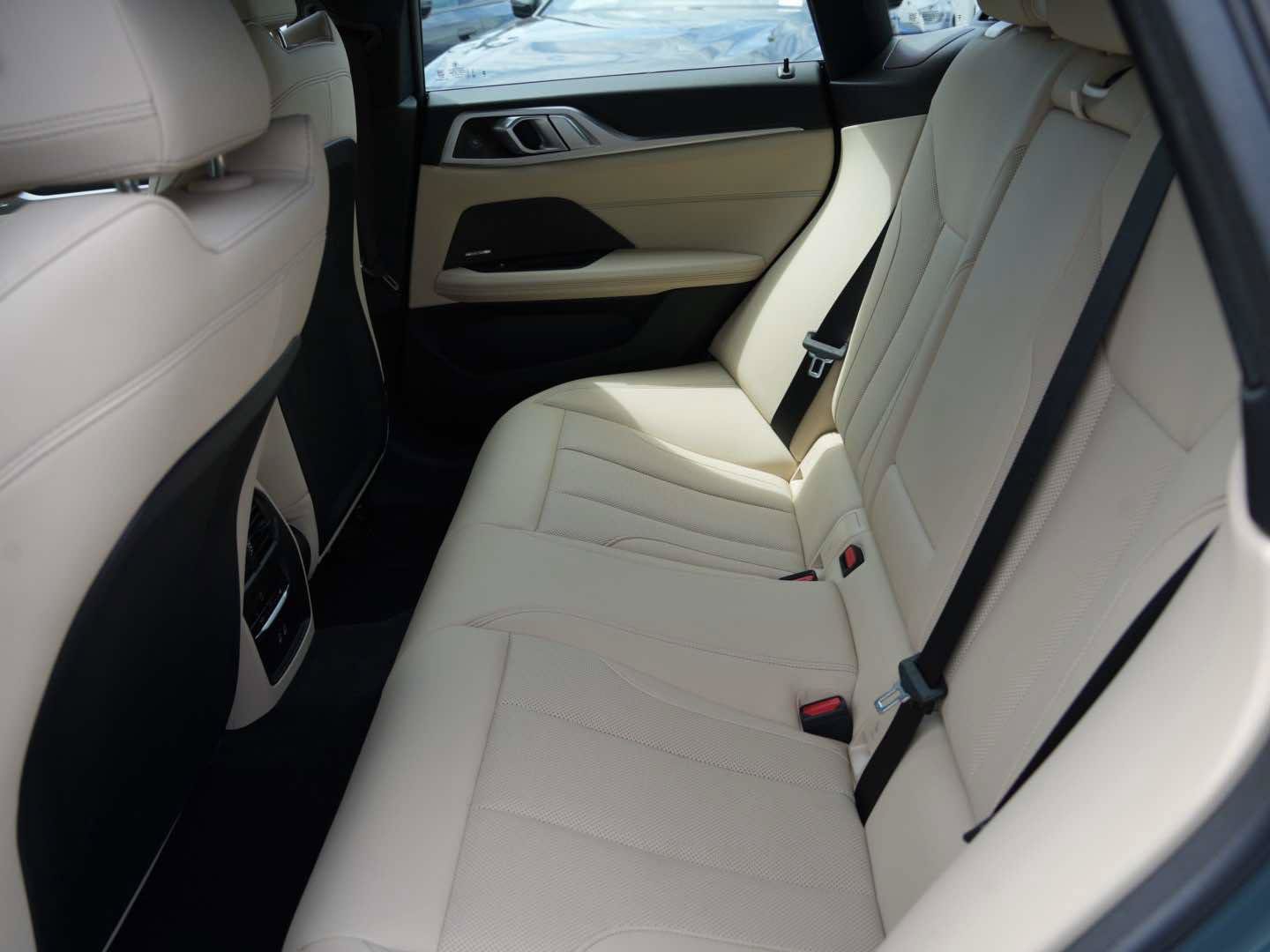 Used 2025 BMW M440i RWD image 11
