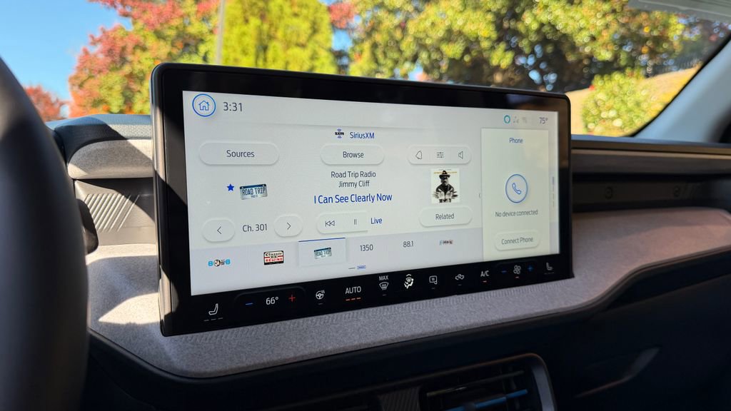 Used 2025 Ford Maverick XLT w/ XLT Luxury Package image 17