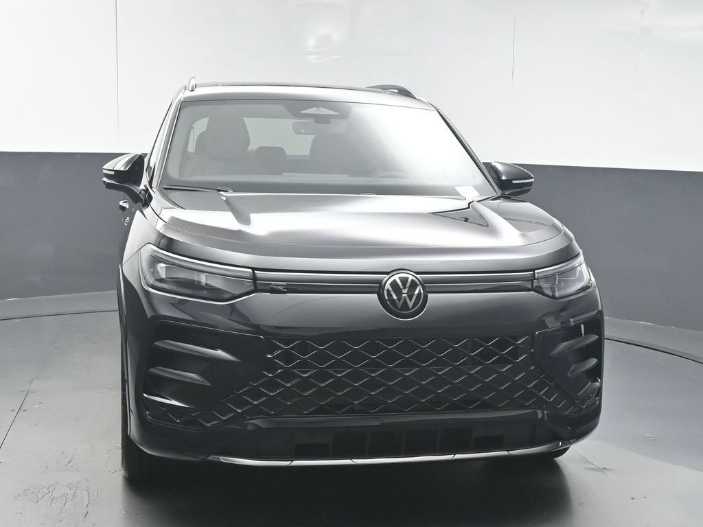 New 2026 Volkswagen Tiguan SE R-Line FWD image 3