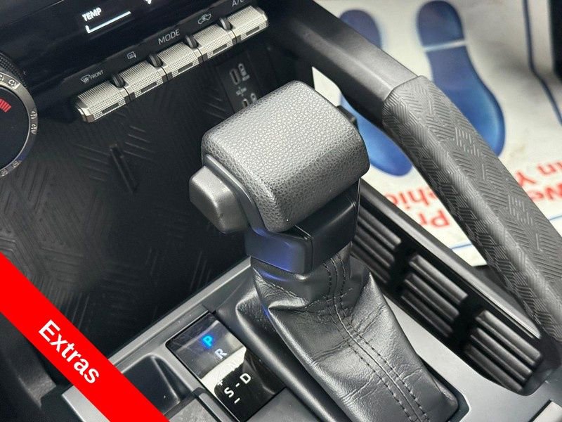 Used 2024 Toyota Tacoma SR5 AWD/4WD image 25