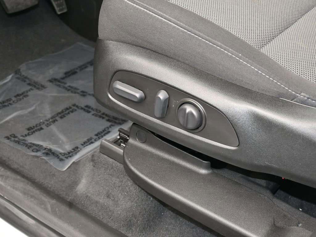 Used 2023 Chevrolet Traverse LT image 12