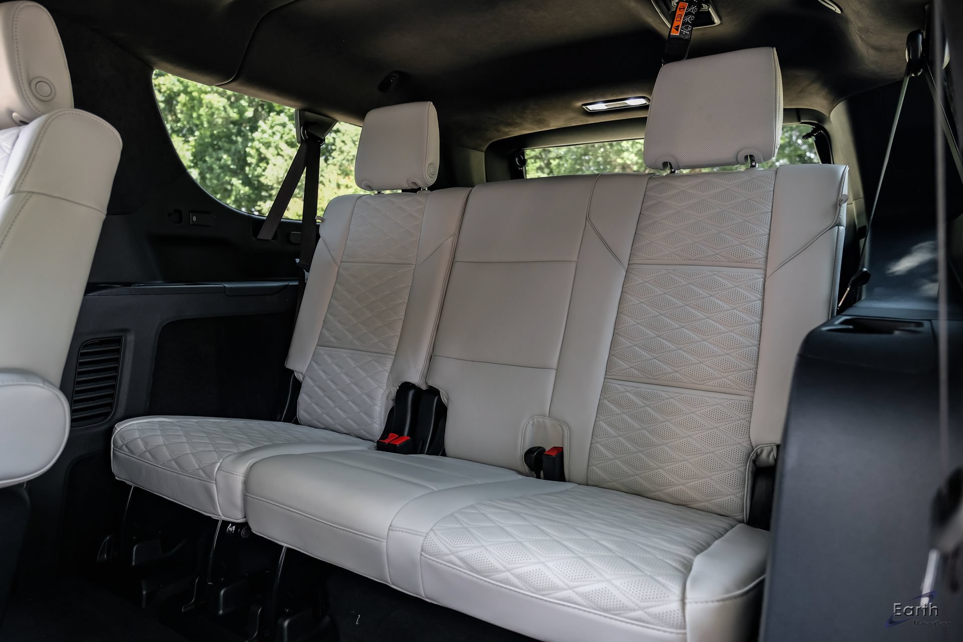 Used 2026 Cadillac Escalade ESV V w/ LPO, ONYX Package AWD/4WD image 88