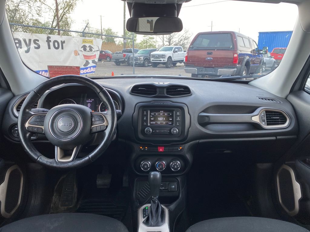 Used 2015 Jeep Renegade Latitude w/ Cold Weather Group FWD image 18