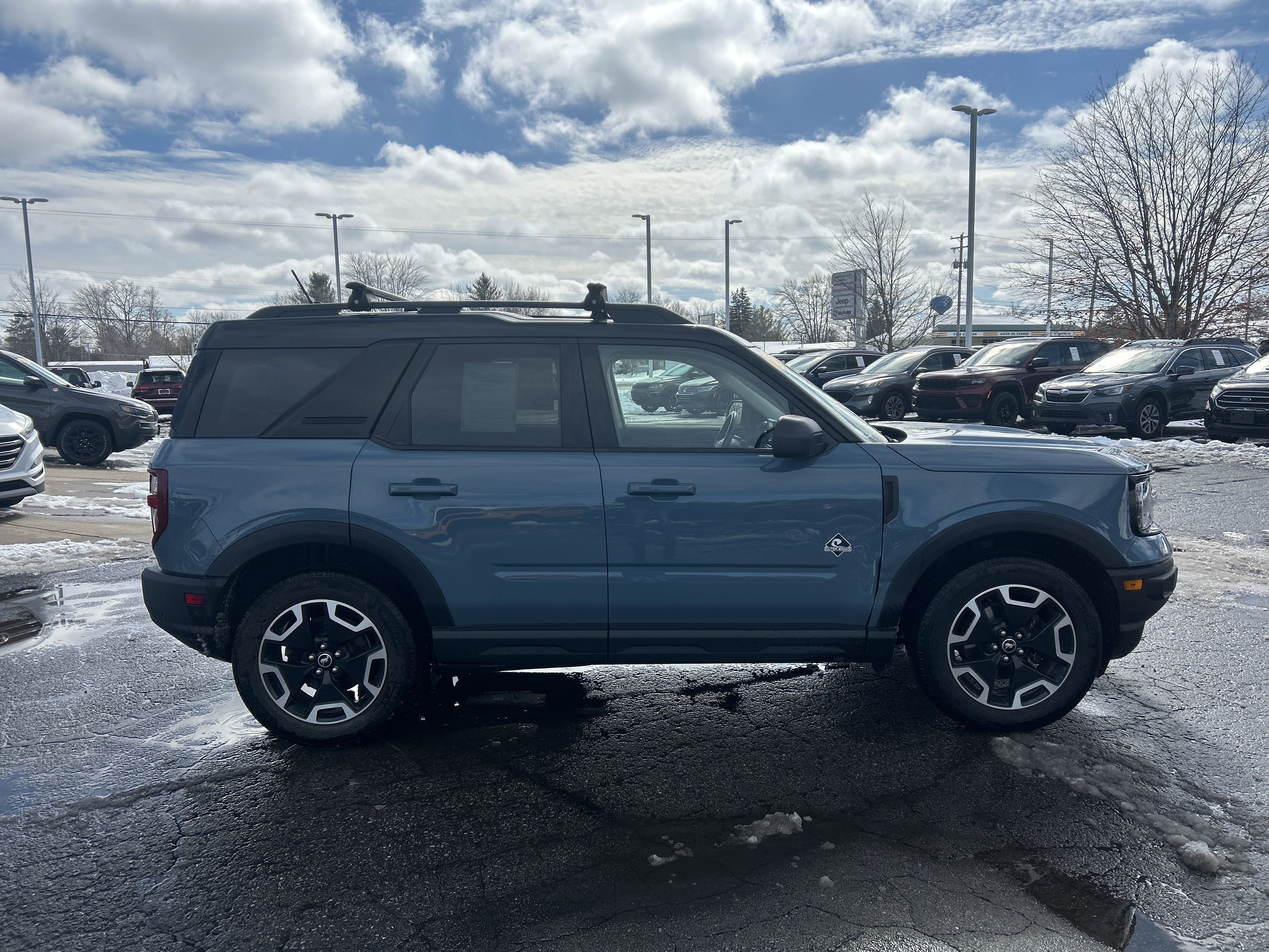 Used 2021 Ford Bronco Sport Outer Banks w/ Outer Banks Package (96D) image 2