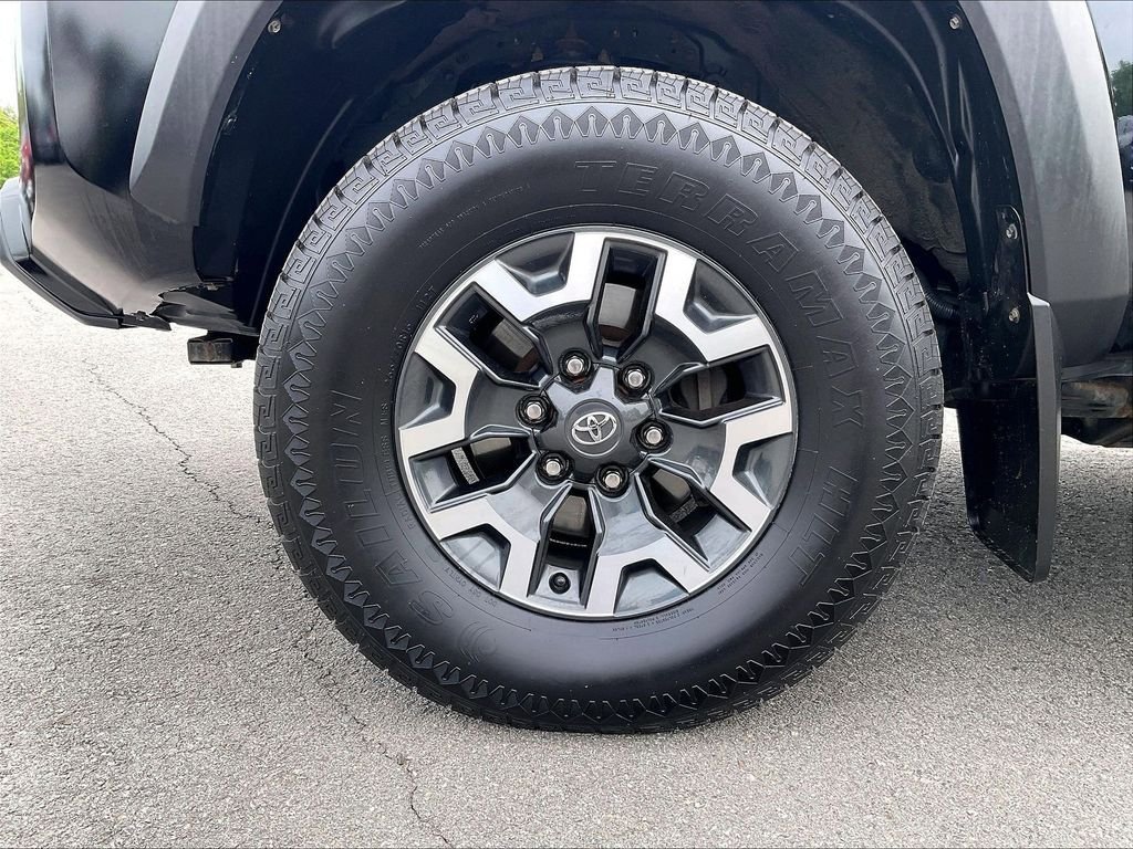 Used 2022 Toyota Tacoma TRD Off-Road w/ Technology Package AWD/4WD image 22