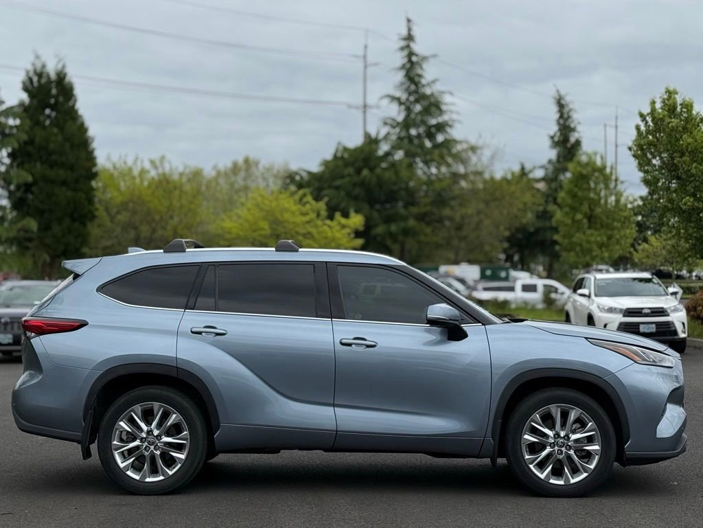 Used 2022 Toyota Highlander Limited AWD/4WD image 6