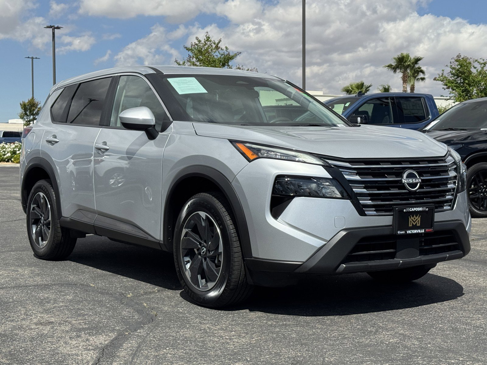 Used 2024 Nissan Rogue SV image 1