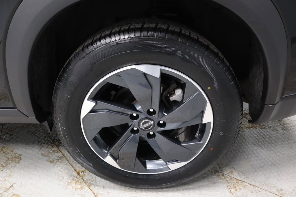 Used 2025 Nissan Rogue SV image 18