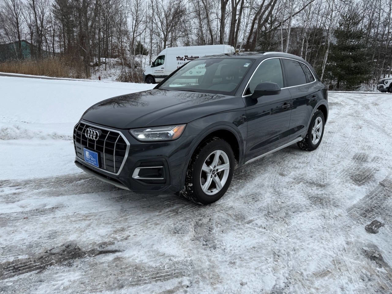 Used 2023 Audi Q5 2.0T Premium w/ Convenience Package AWD/4WD image 2