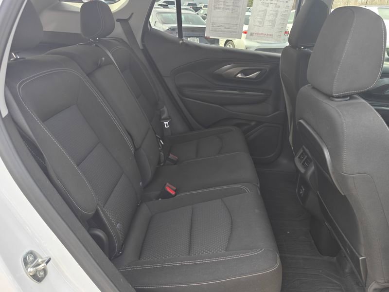Used 2023 GMC Terrain SLE w/ Driver Convenience Package image 19