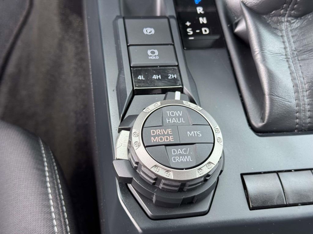 Used 2025 Toyota Tacoma TRD Off-Road AWD/4WD image 8