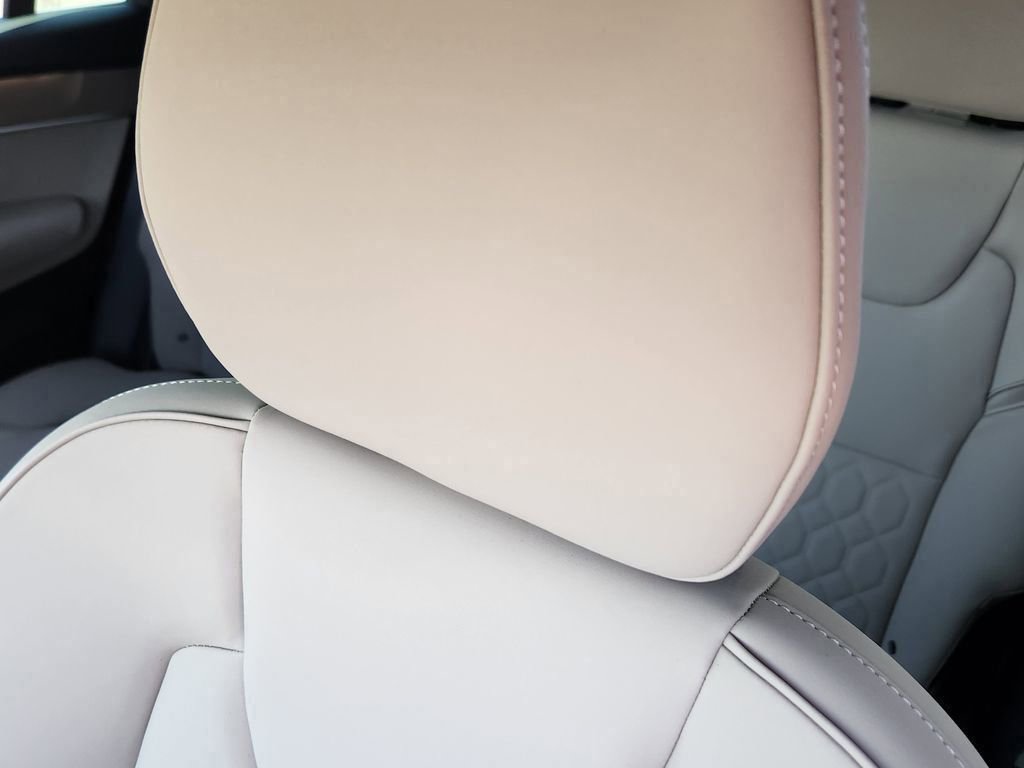 New 2026 Volvo XC90 T8 Plus w/ Protection Package Premier AWD/4WD image 6
