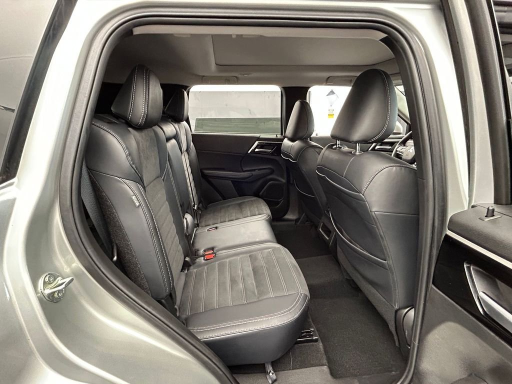 Used 2024 Mitsubishi Outlander SE image 49