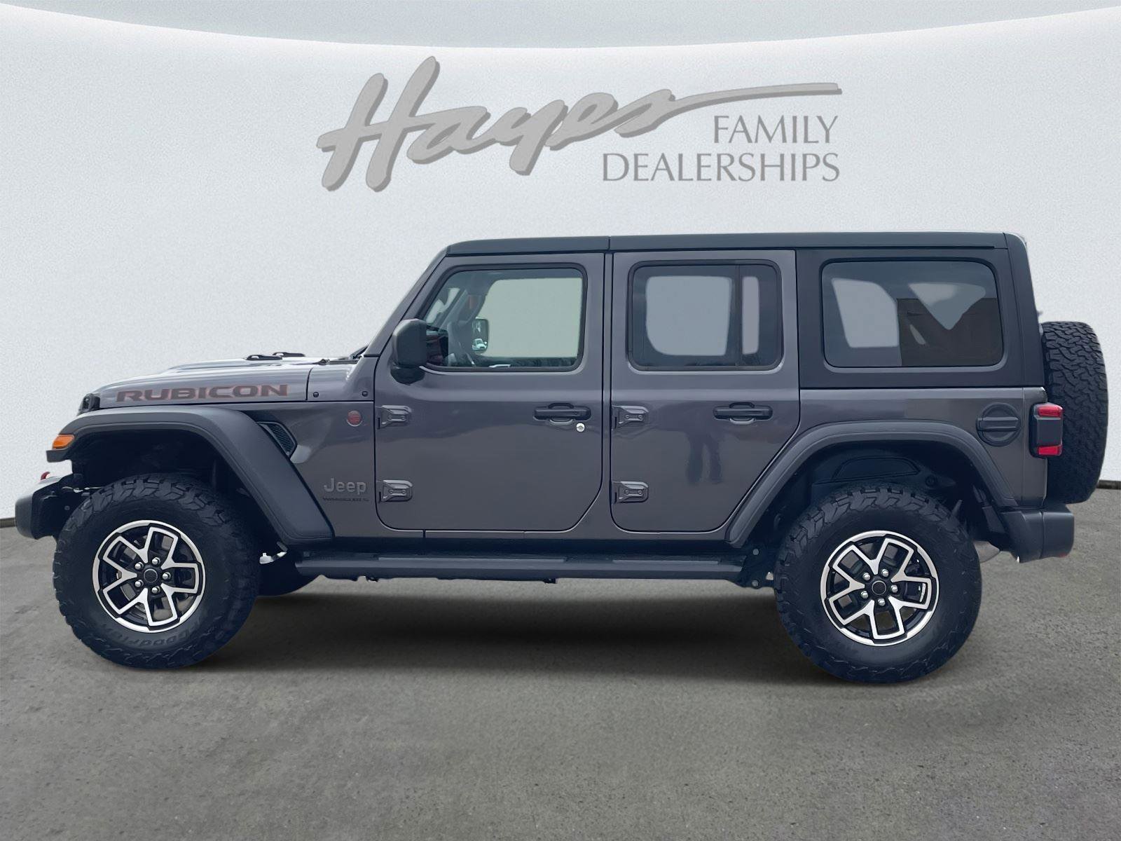 Used 2024 Jeep Wrangler Unlimited Rubicon w/ Technology Group image 7