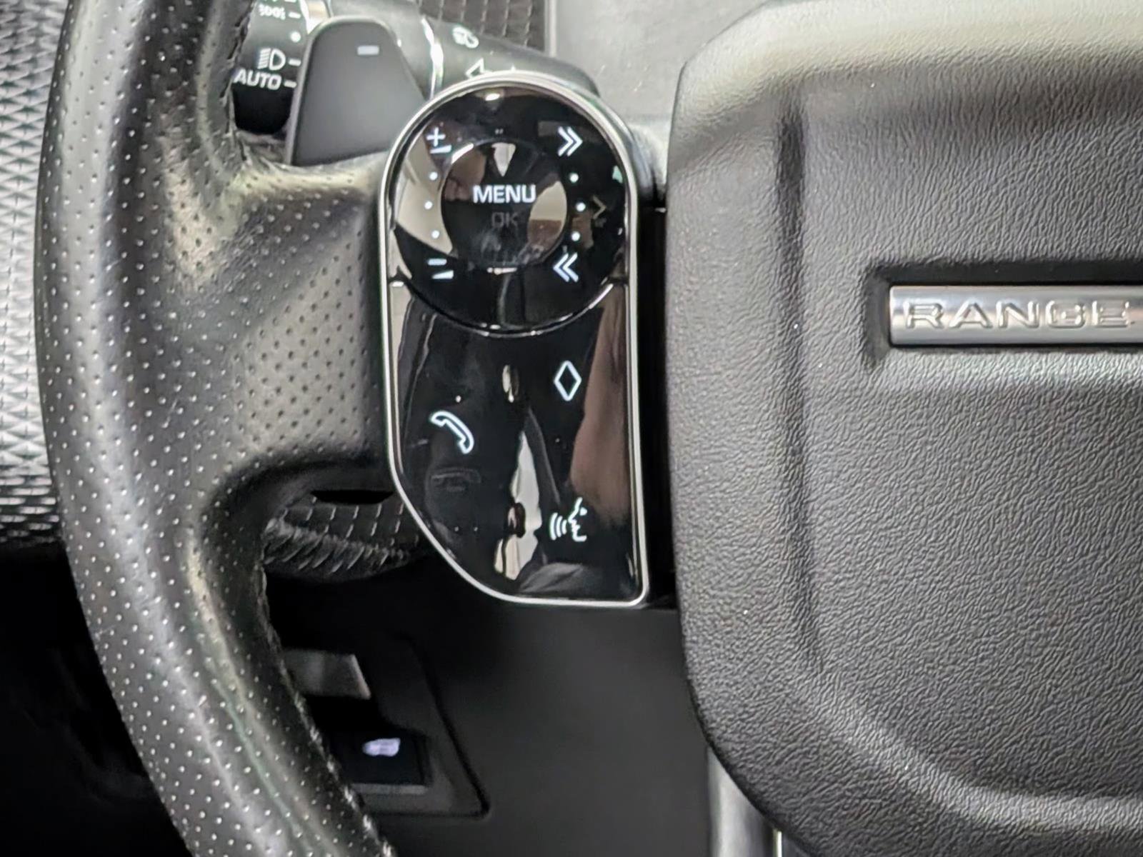 Used 2018 Land Rover Range Rover Velar S image 32