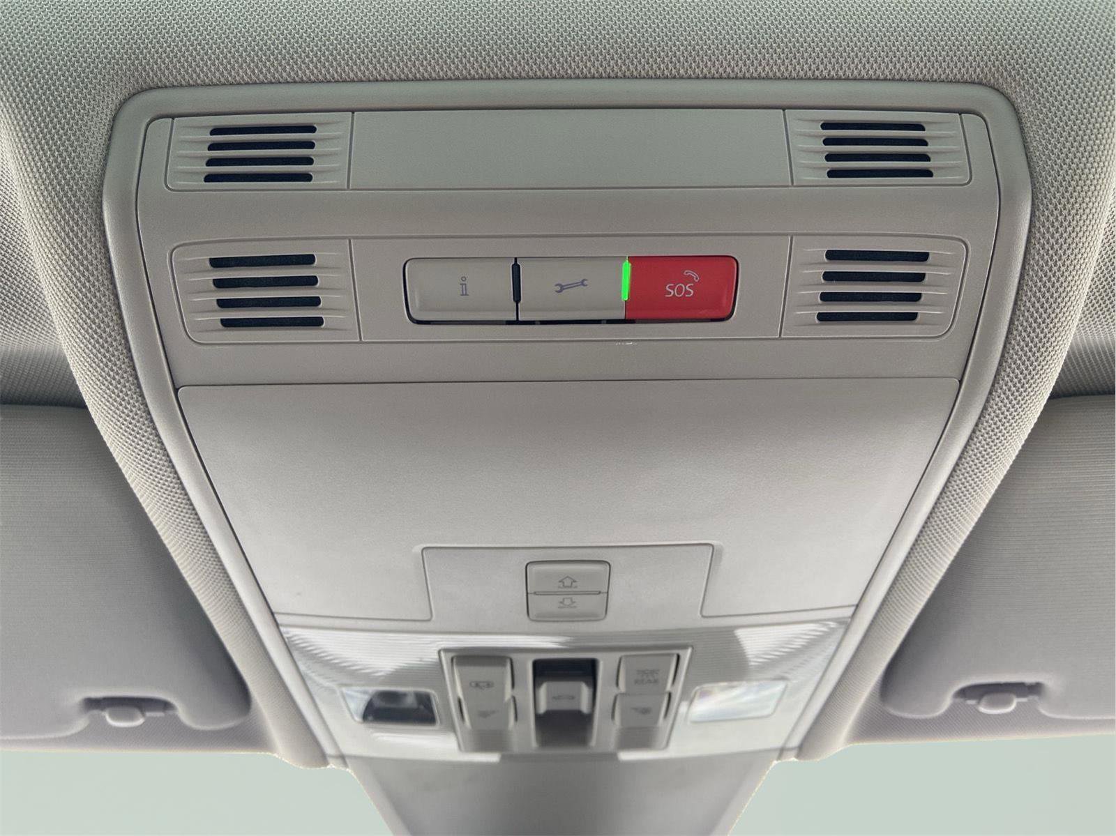 Used 2023 Volkswagen Tiguan SE image 37