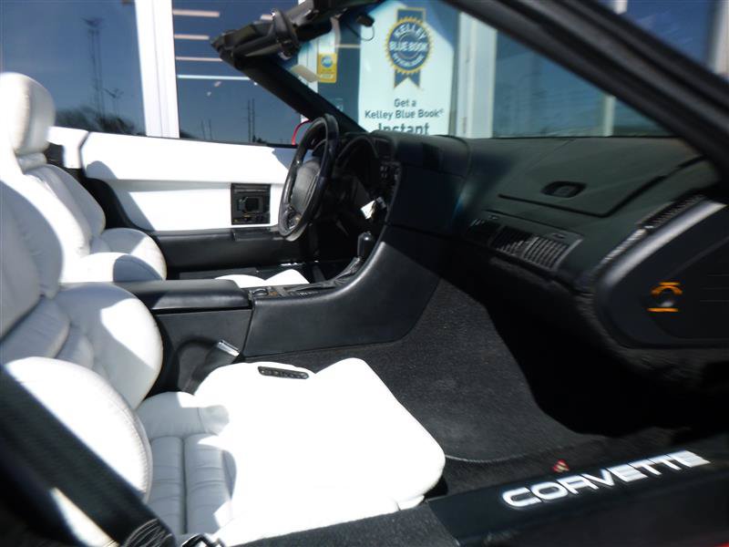 Used 1992 Chevrolet Corvette Convertible RWD image 11
