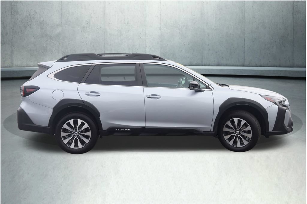 Used 2023 Subaru Outback Limited AWD/4WD image 11