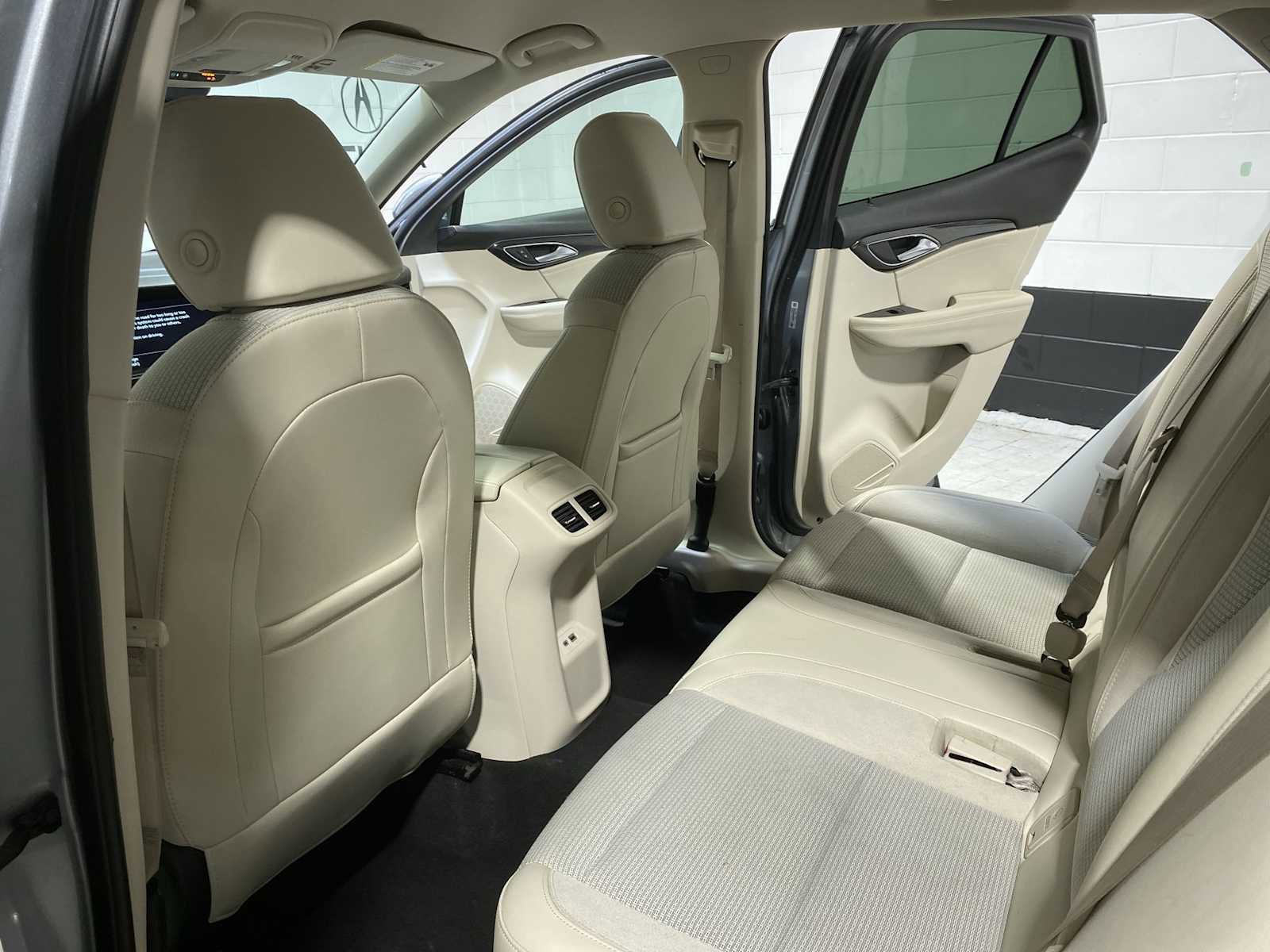 Used 2023 Buick Envision Preferred image 12