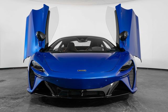 Used 2024 McLaren Artura image 5