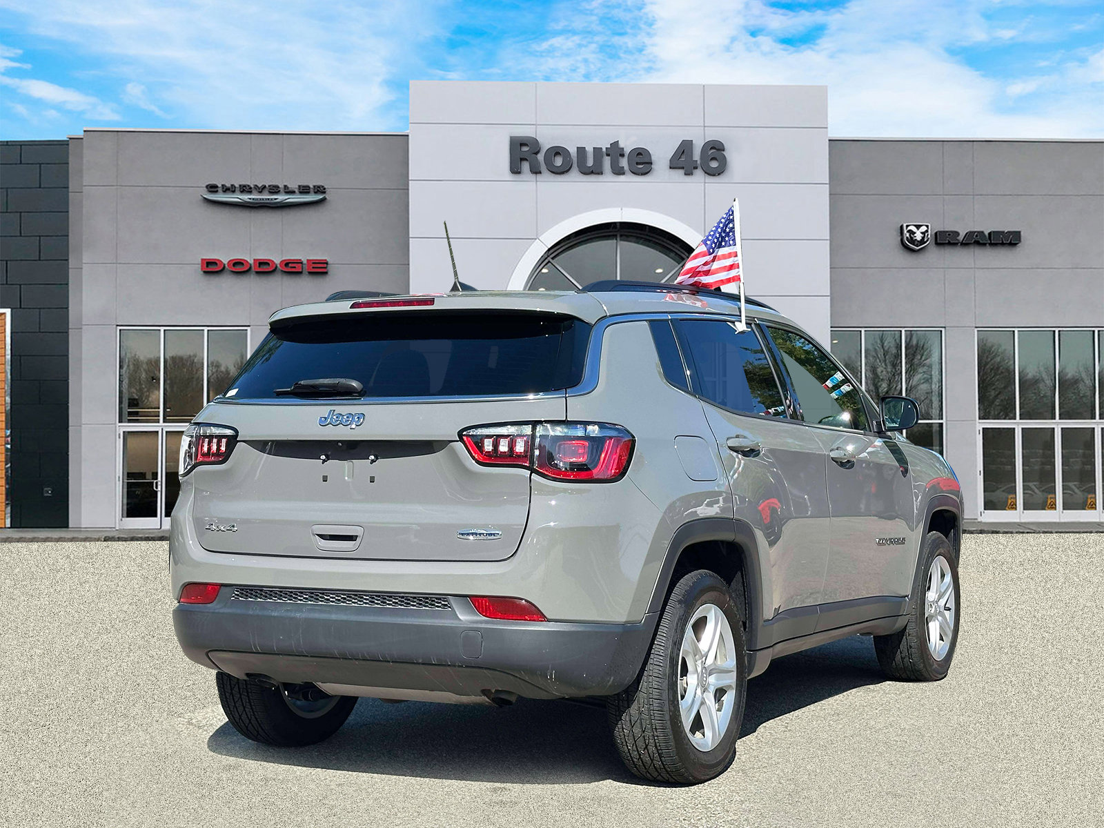 Used 2023 Jeep Compass Latitude AWD/4WD image 5