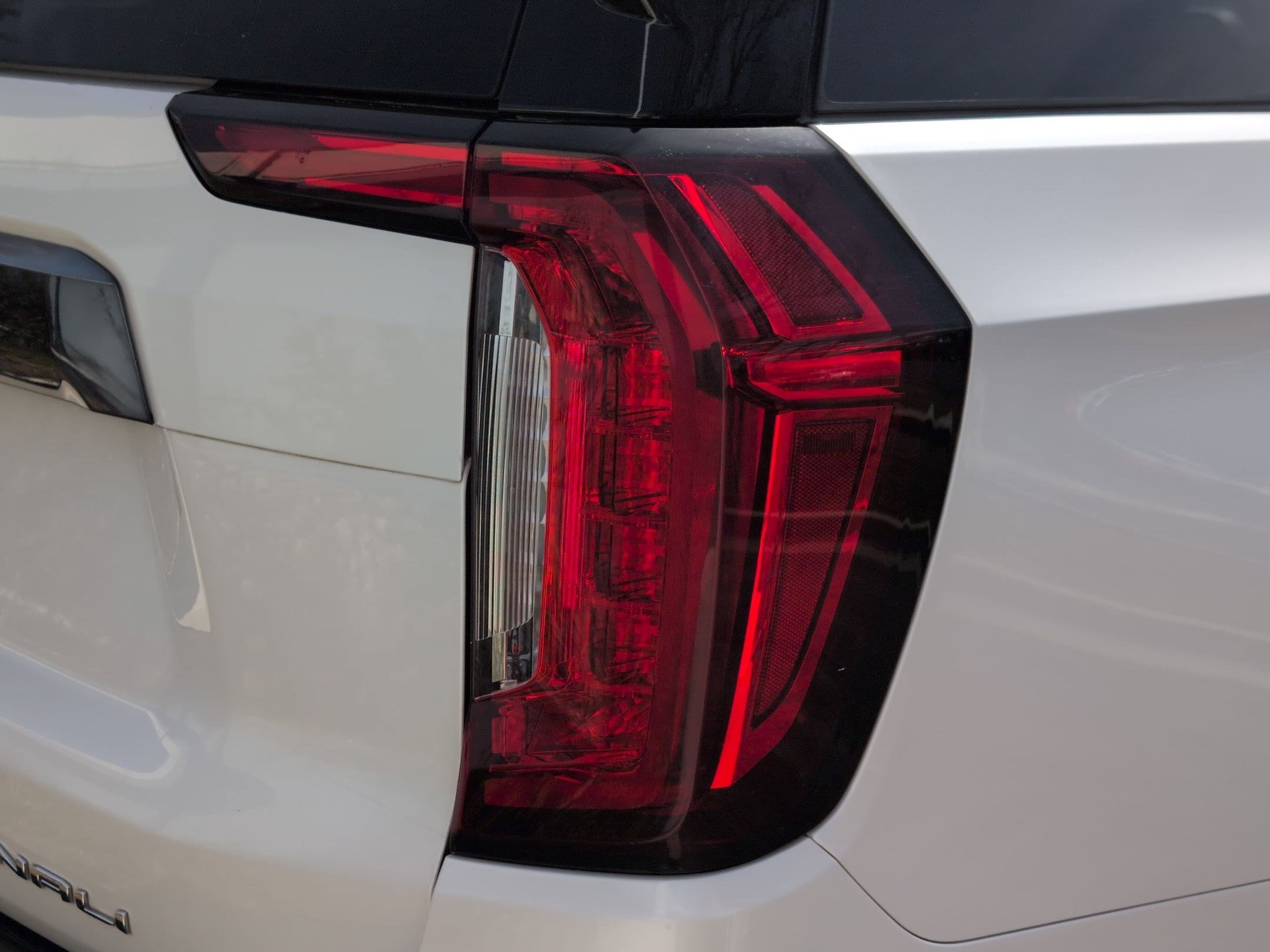 Used 2023 GMC Yukon Denali Ultimate AWD/4WD image 12