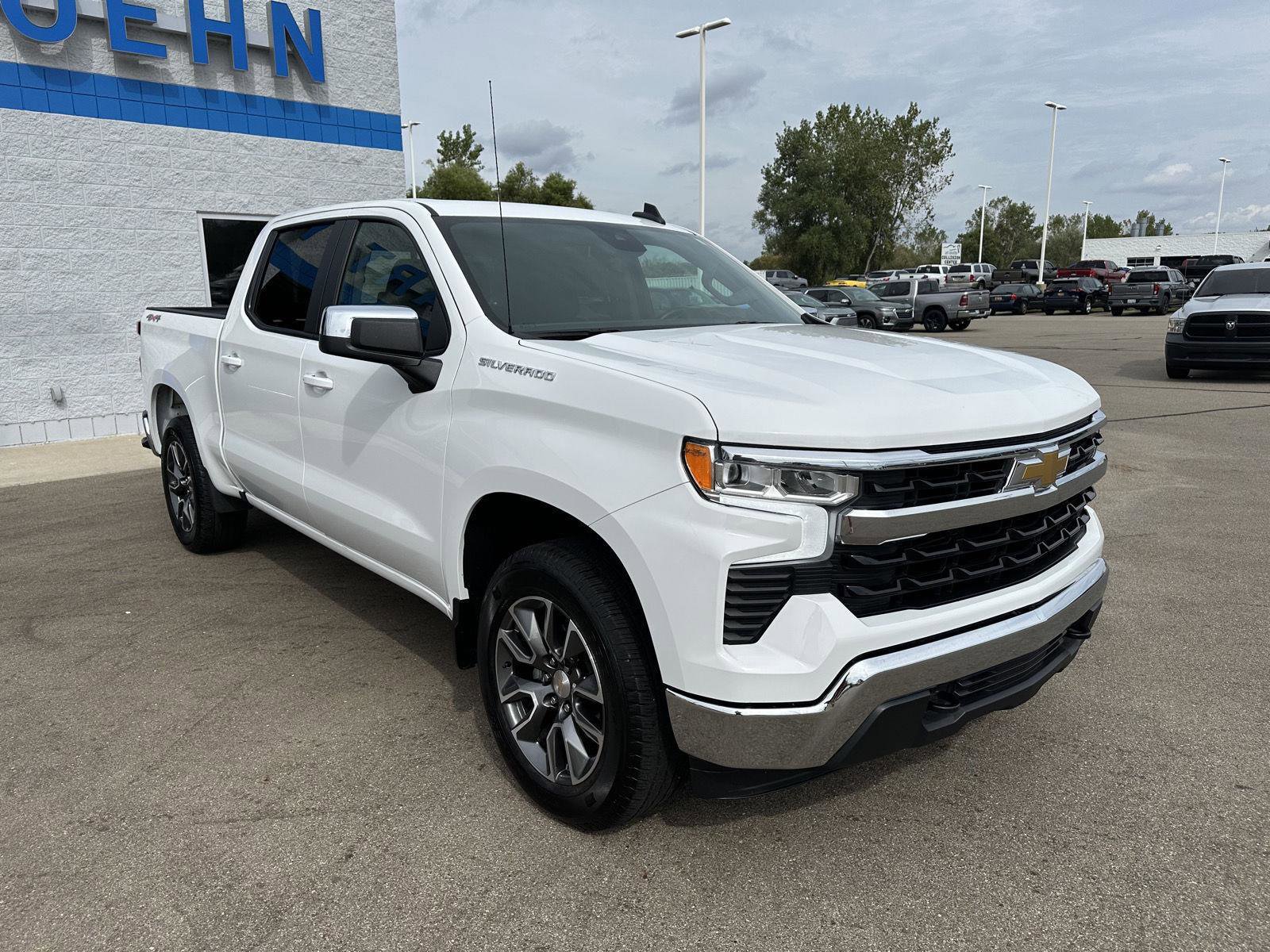 Used 2024 Chevrolet Silverado 1500 LT image 10