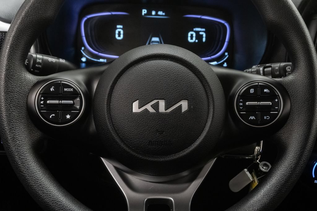 Used 2025 Kia Soul LX w/ LX Technology Package FWD image 15