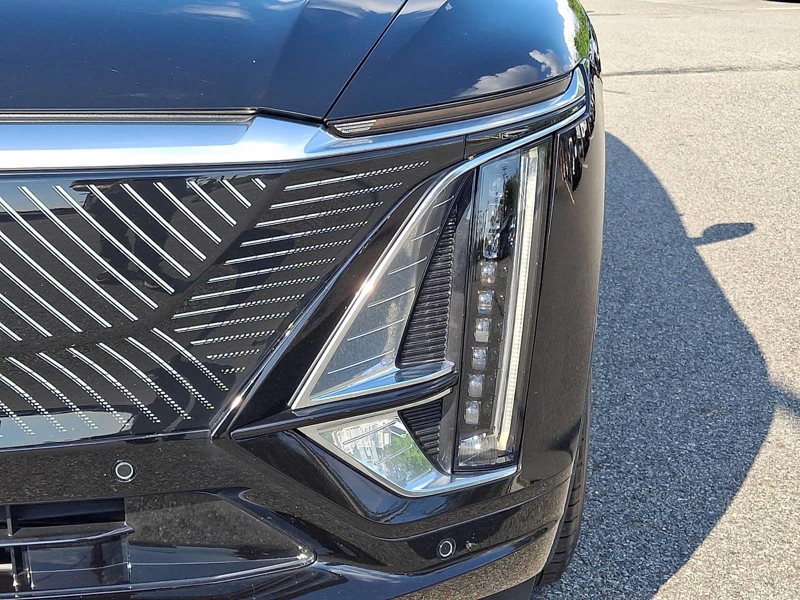 Used 2026 Cadillac Lyriq Luxury AWD/4WD image 9