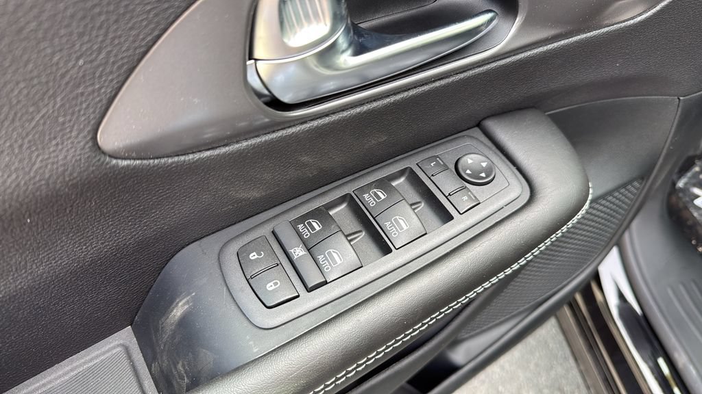 New 2026 Chrysler Pacifica Select AWD/4WD image 25