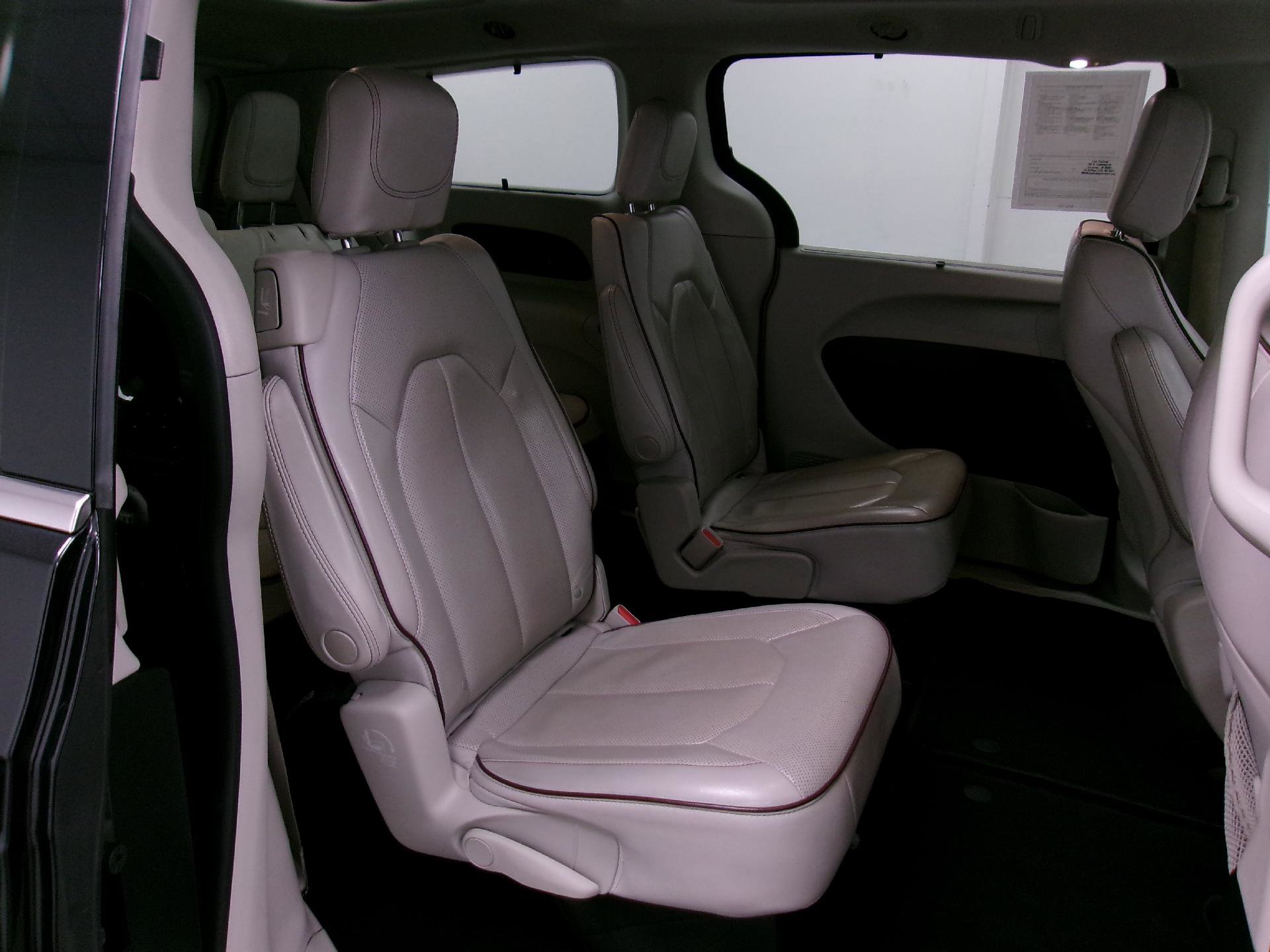 Used 2020 Chrysler Pacifica Limited image 10