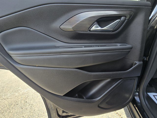 Used 2024 GMC Terrain SLT image 13