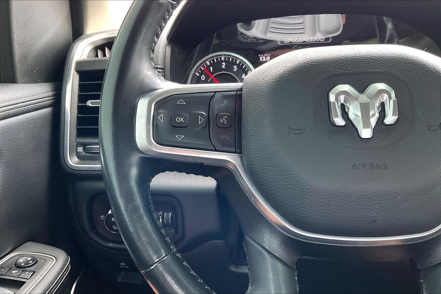 Used 2022 RAM 1500 Laramie w/ Off Road Group AWD/4WD image 12