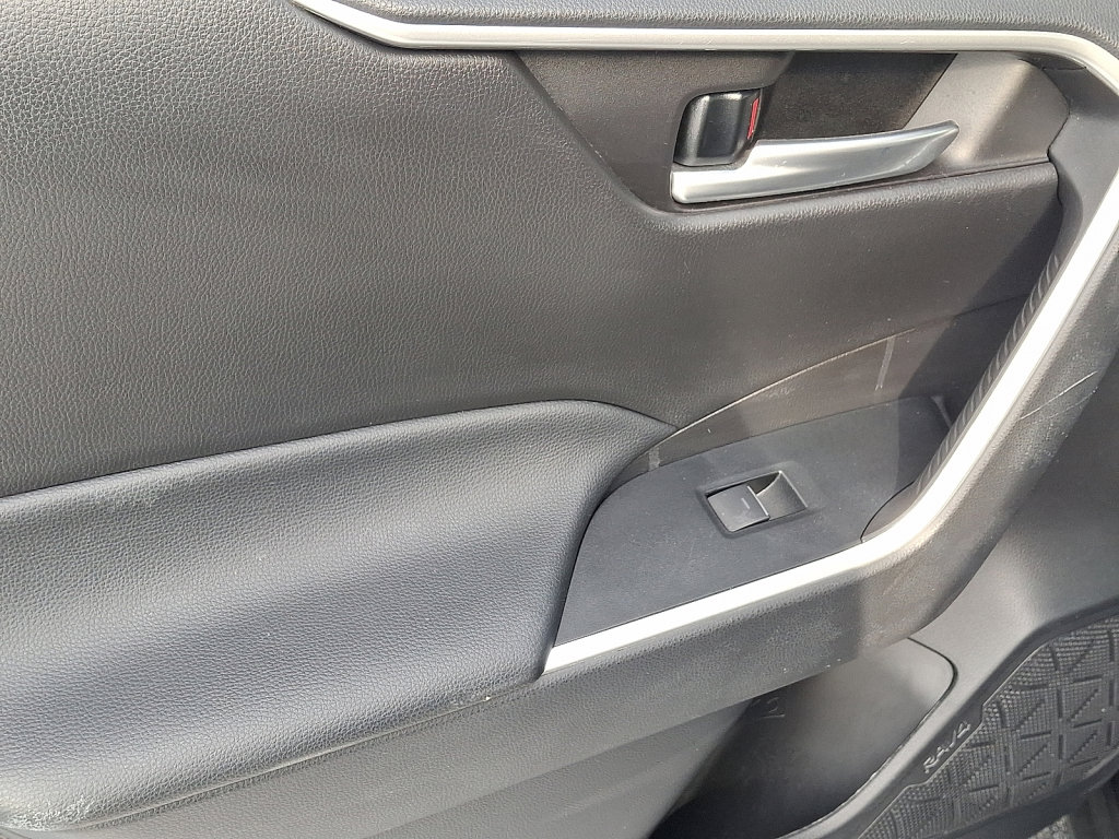 Used 2023 Toyota RAV4 XLE Premium image 19