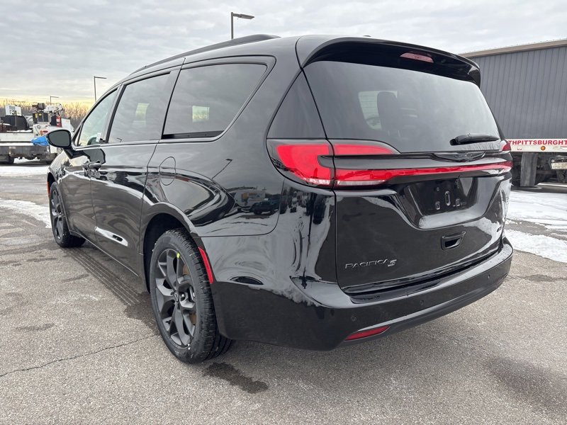 New 2026 Chrysler Pacifica Select w/ S Appearance Package image 5