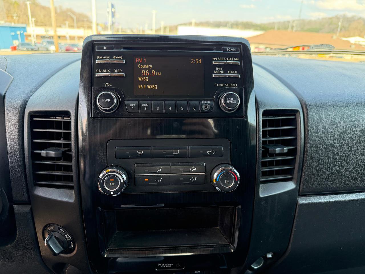 Used 2014 Nissan Titan SV w/ SV Value Truck Package image 9