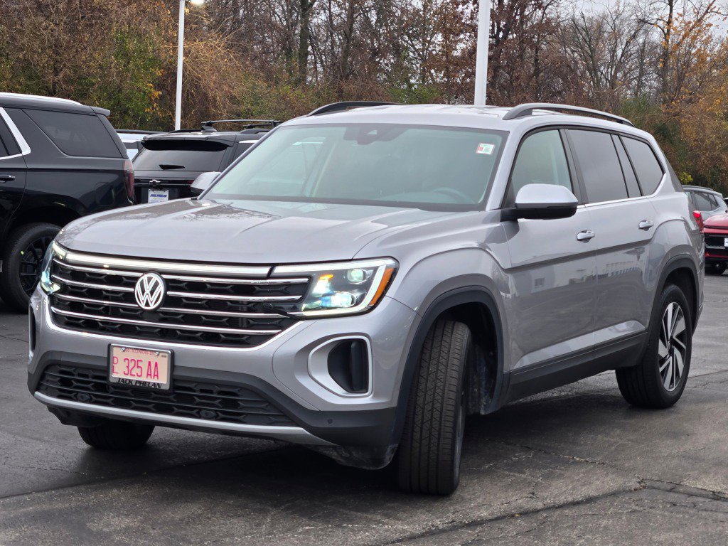Used 2025 Volkswagen Atlas SE image 4