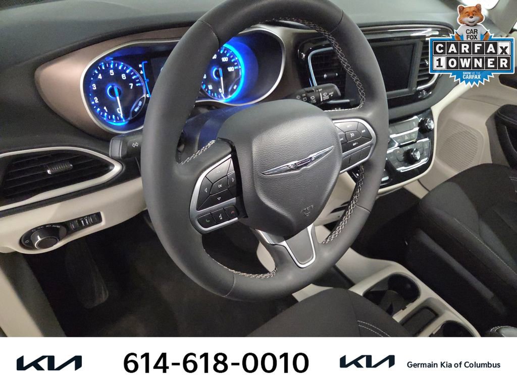 Used 2023 Chrysler Voyager LX image 18