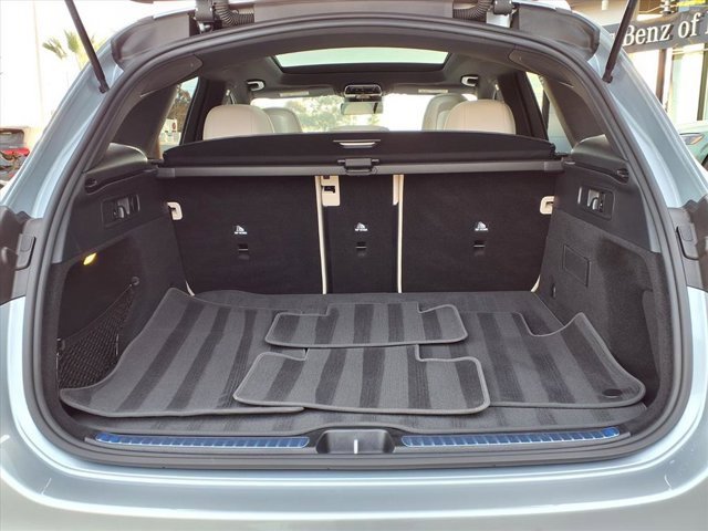 Used 2025 Mercedes-Benz GLC 300 image 23