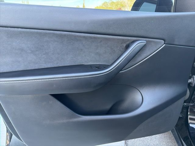 Used 2021 Tesla Model Y Long Range image 21