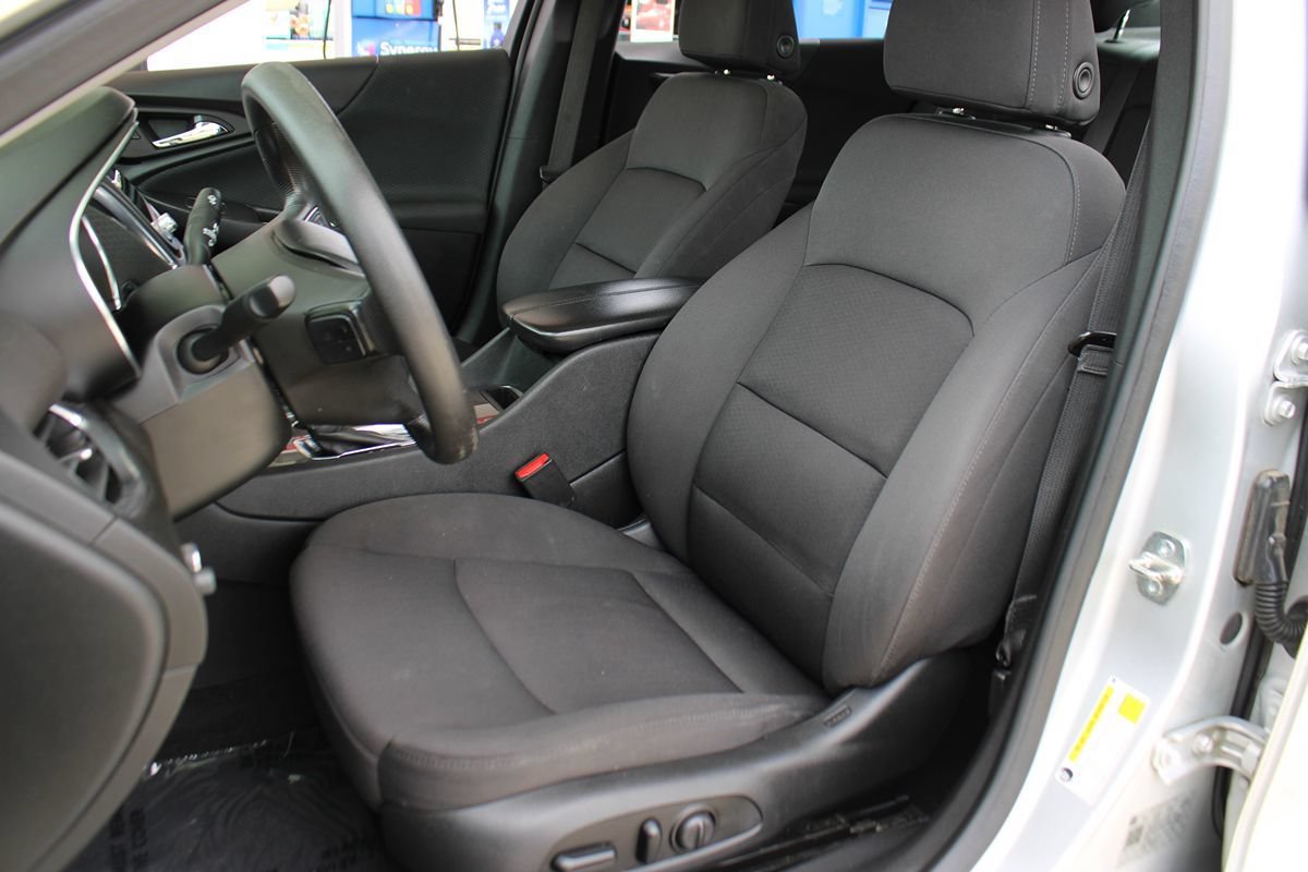 Used 2020 Chevrolet Malibu LT FWD image 15