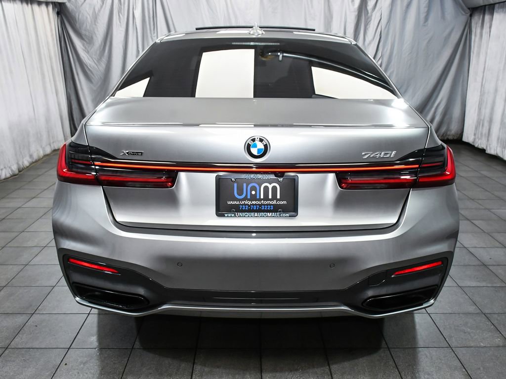 Used 2022 BMW 740i xDrive w/ M Sport Package image 5