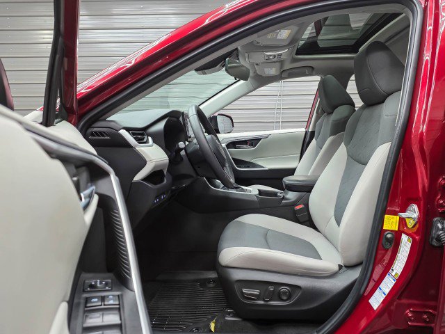 Used 2022 Toyota RAV4 XLE w/ Convenience Package AWD/4WD image 13