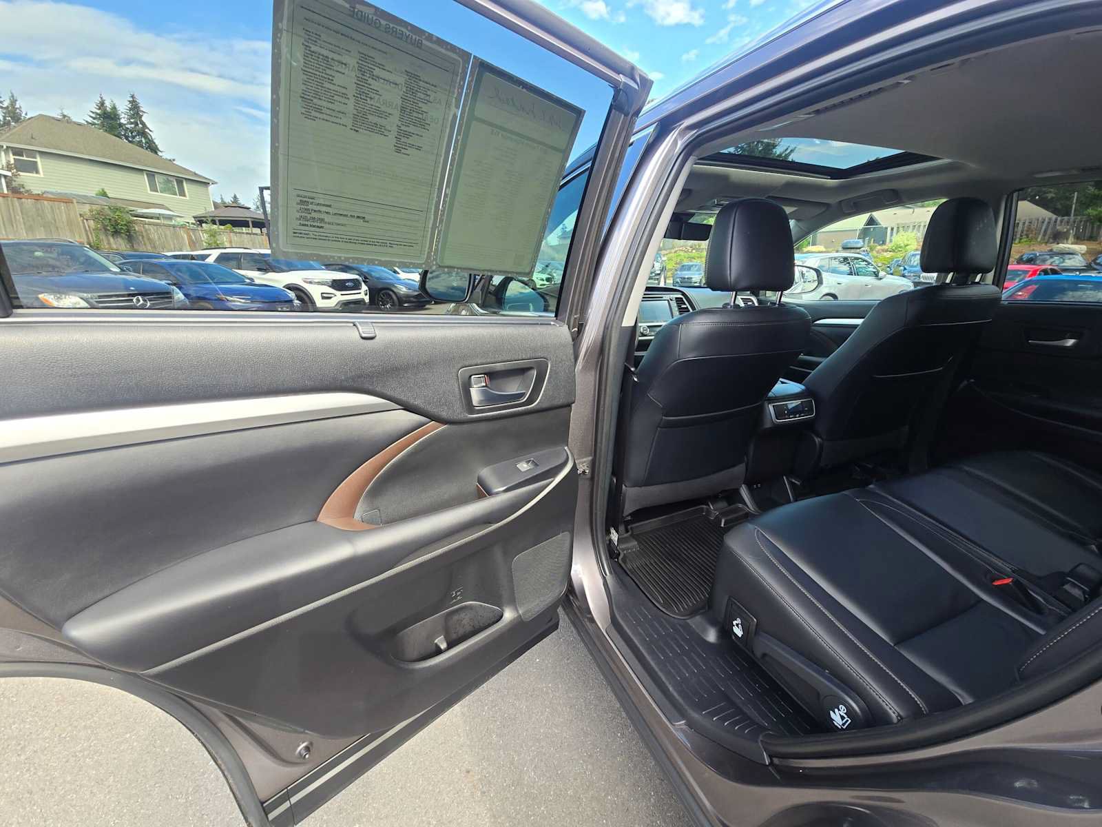 Used 2019 Toyota Highlander XLE AWD/4WD image 15