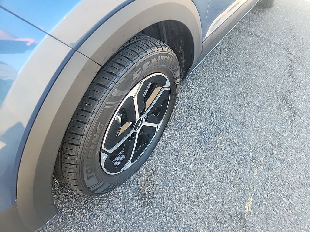 Certified 2024 Kia Niro EX FWD image 8