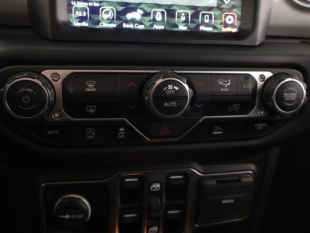 Used 2021 Jeep Wrangler Unlimited Sahara w/ Uconnect 4C Nav & Sound Group AWD/4WD image 43