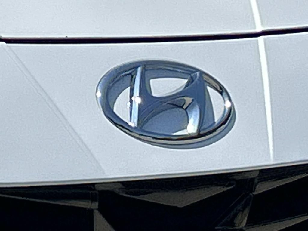 Certified 2023 Hyundai Elantra Limited FWD image 11