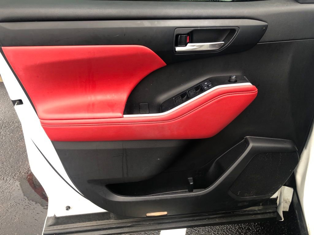 Used 2022 Toyota Highlander XSE image 6