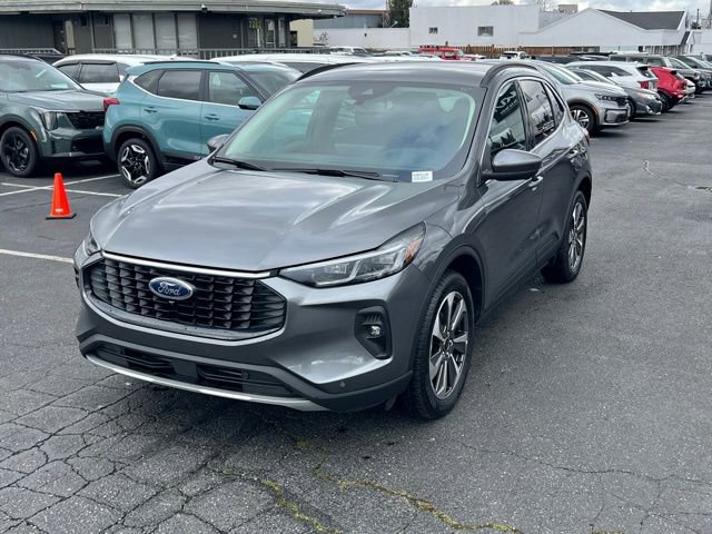 Used 2024 Ford Escape Platinum image 3