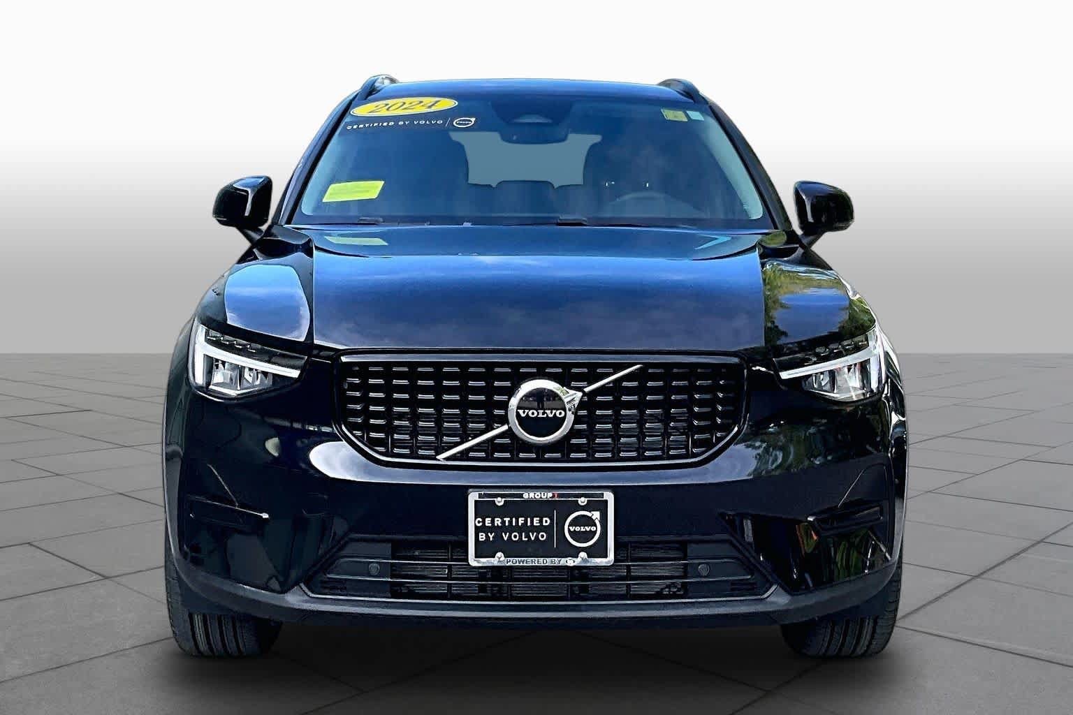 Used 2024 Volvo XC40 B5 Core w/ Protection Package Premier AWD/4WD image 4